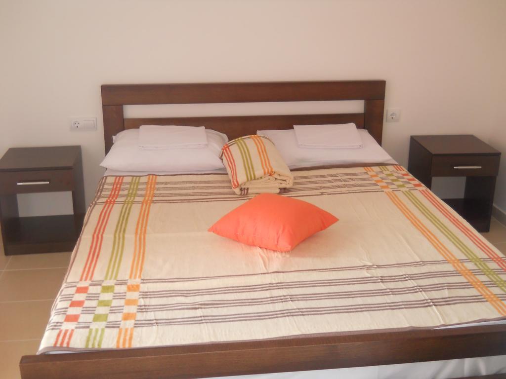Apartments Brnjada Sutomore Habitación foto