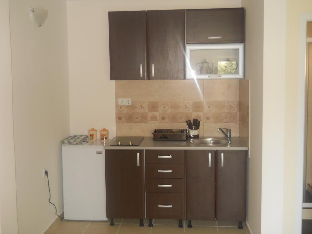 Apartments Brnjada Sutomore Habitación foto